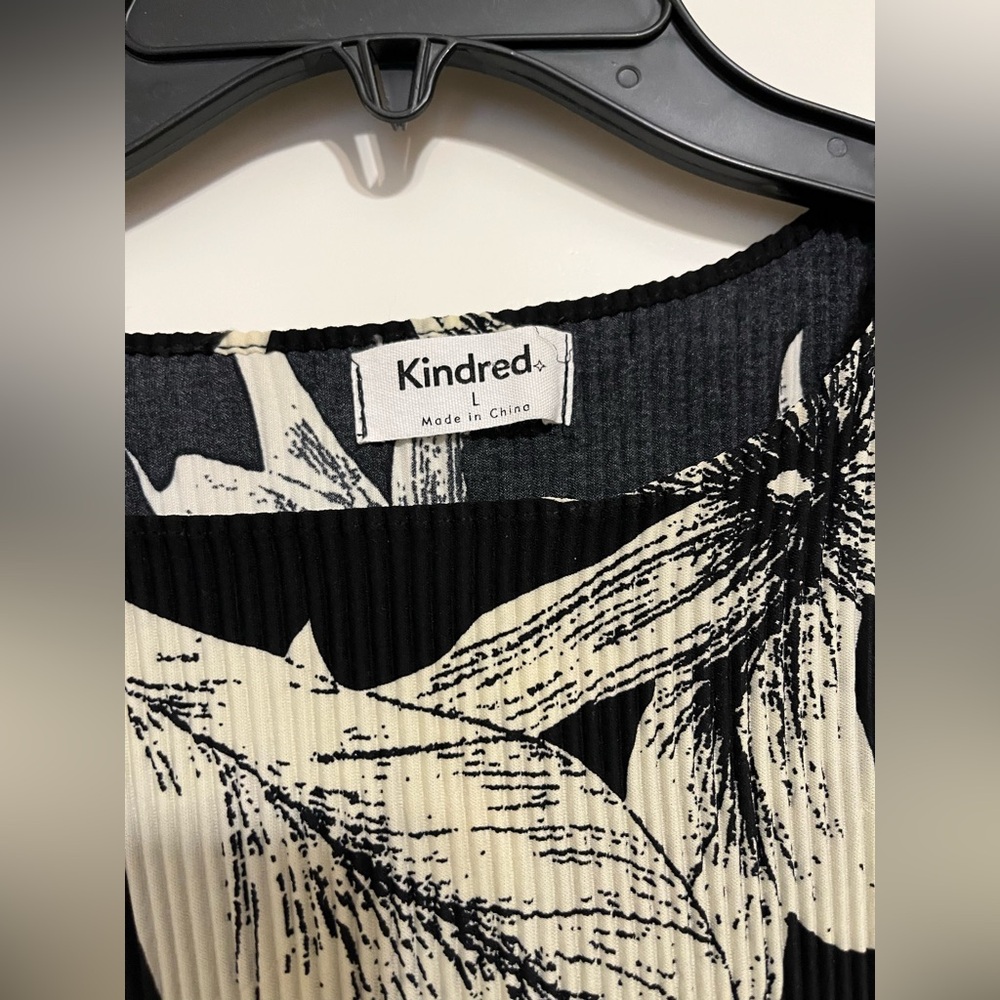 Dress by Kindred - Picture 2 of 8